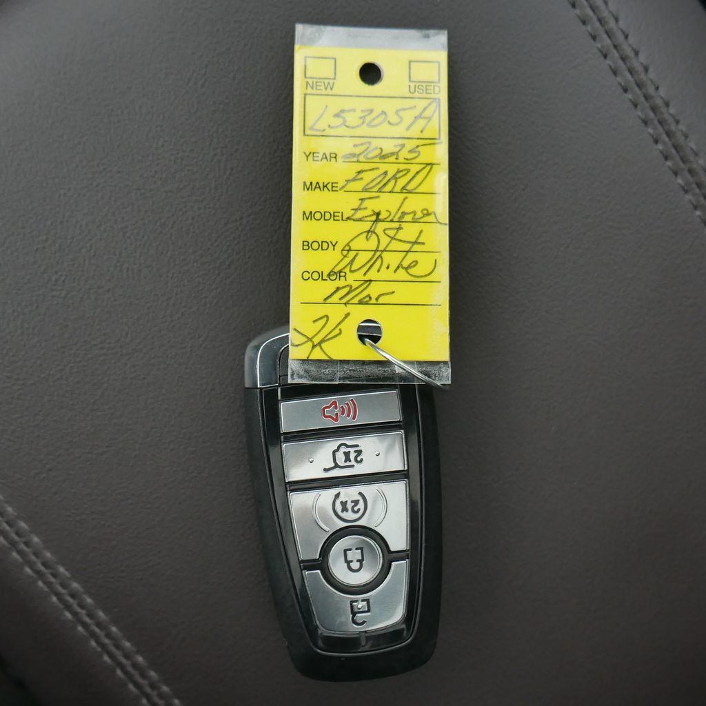 Used 2025 Ford Explorer Platinum w/ Ultimate Package AWD/4WD image 47