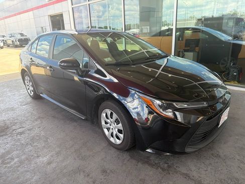 Used 2024 Toyota Corolla LE FWD image 2