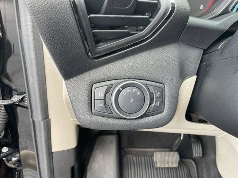 Used 2018 Ford Escape Titanium AWD/4WD image 19