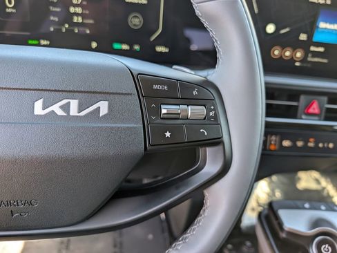 Certified 2025 Kia EV6 Light AWD/4WD image 25