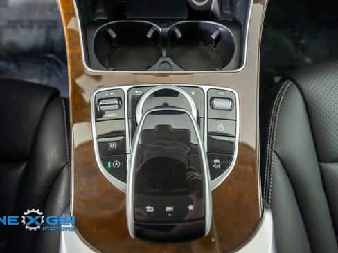 Used 2019 Mercedes-Benz GLC 300 4MATIC image 23