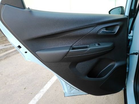Used 2023 Chevrolet Bolt LT FWD image 17