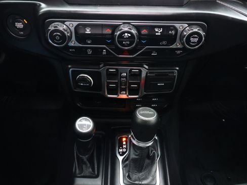 Used 2021 Jeep Gladiator Willys image 26