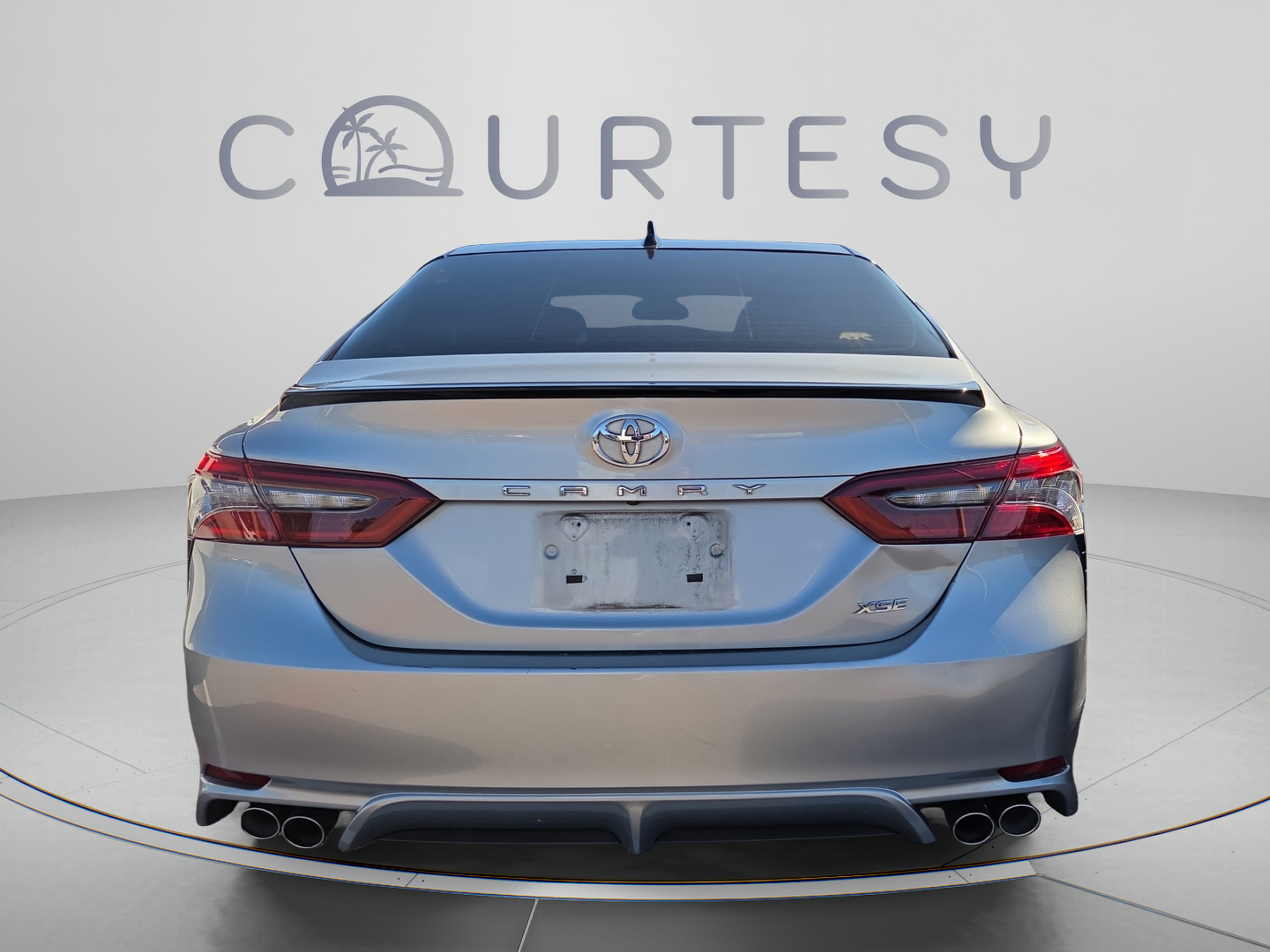 Used 2023 Toyota Camry XSE FWD image 3
