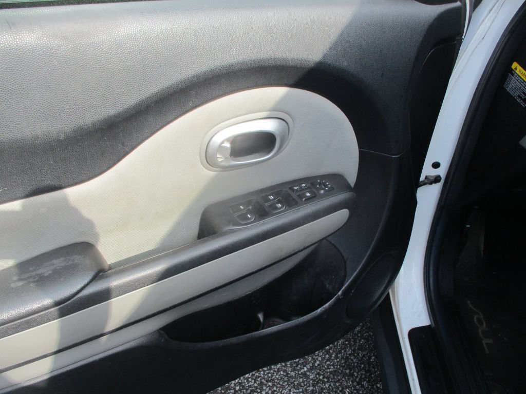 Used 2014 Kia Soul + FWD image 9