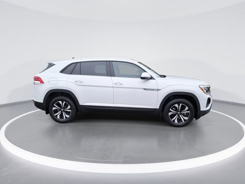 New 2026 Volkswagen Atlas Cross Sport SE image 2