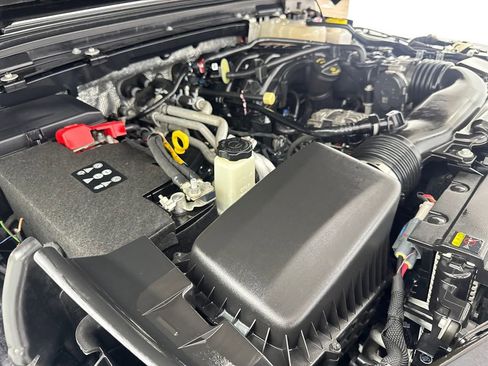 Used 2024 Jeep Gladiator Rubicon w/ Technology Group AWD/4WD image 79