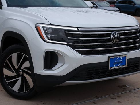 Certified 2026 Volkswagen Atlas SE FWD image 3