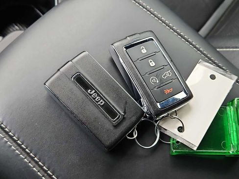 Used 2023 Jeep Grand Cherokee Overland image 37