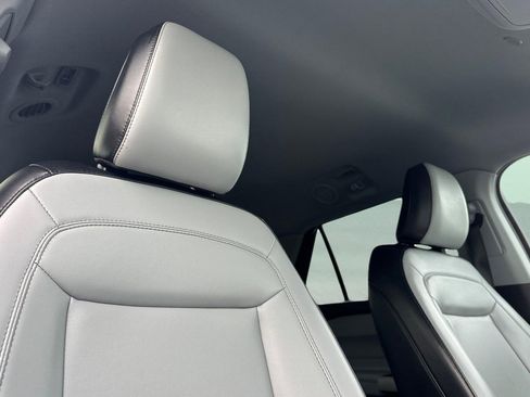 Certified 2021 Ford Explorer XLT w/ Equipment Group 202A image 19