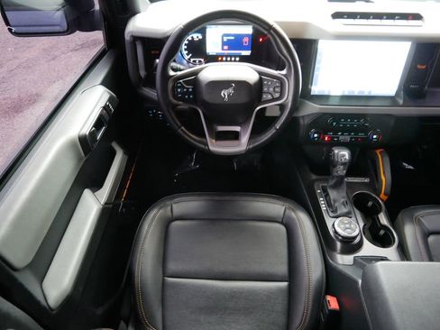 Used 2023 Ford Bronco Badlands w/ Sasquatch Package image 12