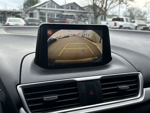 Used 2018 MAZDA MAZDA3 Touring image 21