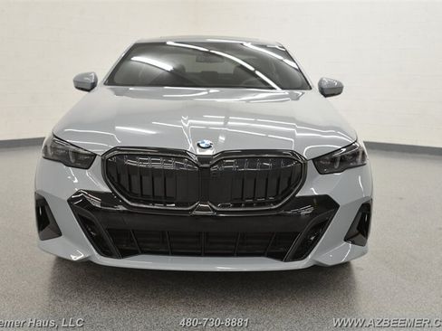 Used 2026 BMW 530i w/ M Sport Package RWD image 6