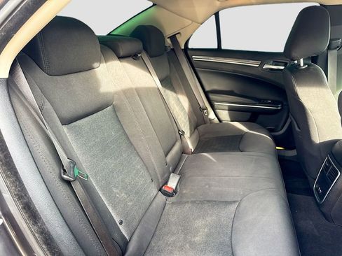 Used 2022 Chrysler 300 Touring w/ Sport Appearance Package image 25