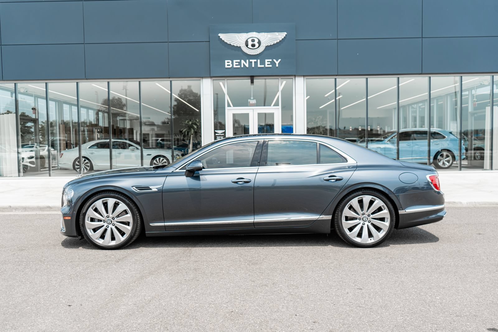 Certified 2026 Bentley Flying Spur V8 AWD/4WD image 5
