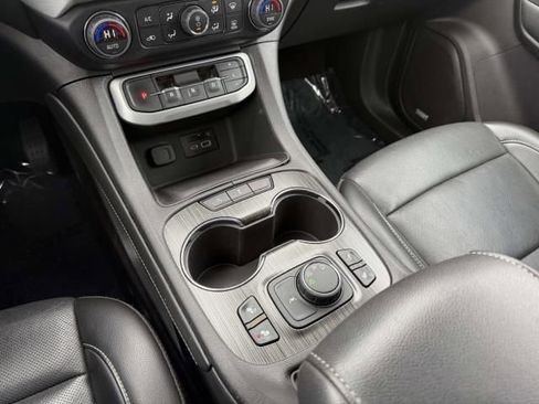 Used 2023 GMC Acadia SLT image 33