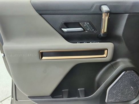 Used 2024 GMC Hummer EV 3X w/ LPO, Illumination Package image 33