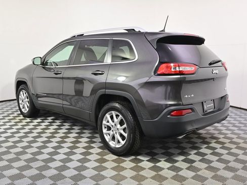 Used 2018 Jeep Cherokee Latitude Plus w/ Cold Weather Group image 3