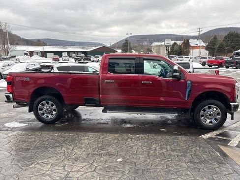 Used 2023 Ford F350 Lariat w/ Chrome Package image 4