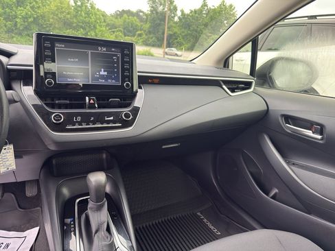 Used 2020 Toyota Corolla LE FWD image 22