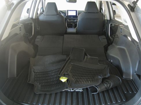 Certified 2025 Toyota RAV4 LE image 20