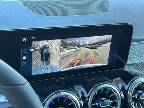 New 2026 Mercedes-Benz GLB 250 4MATIC image 17