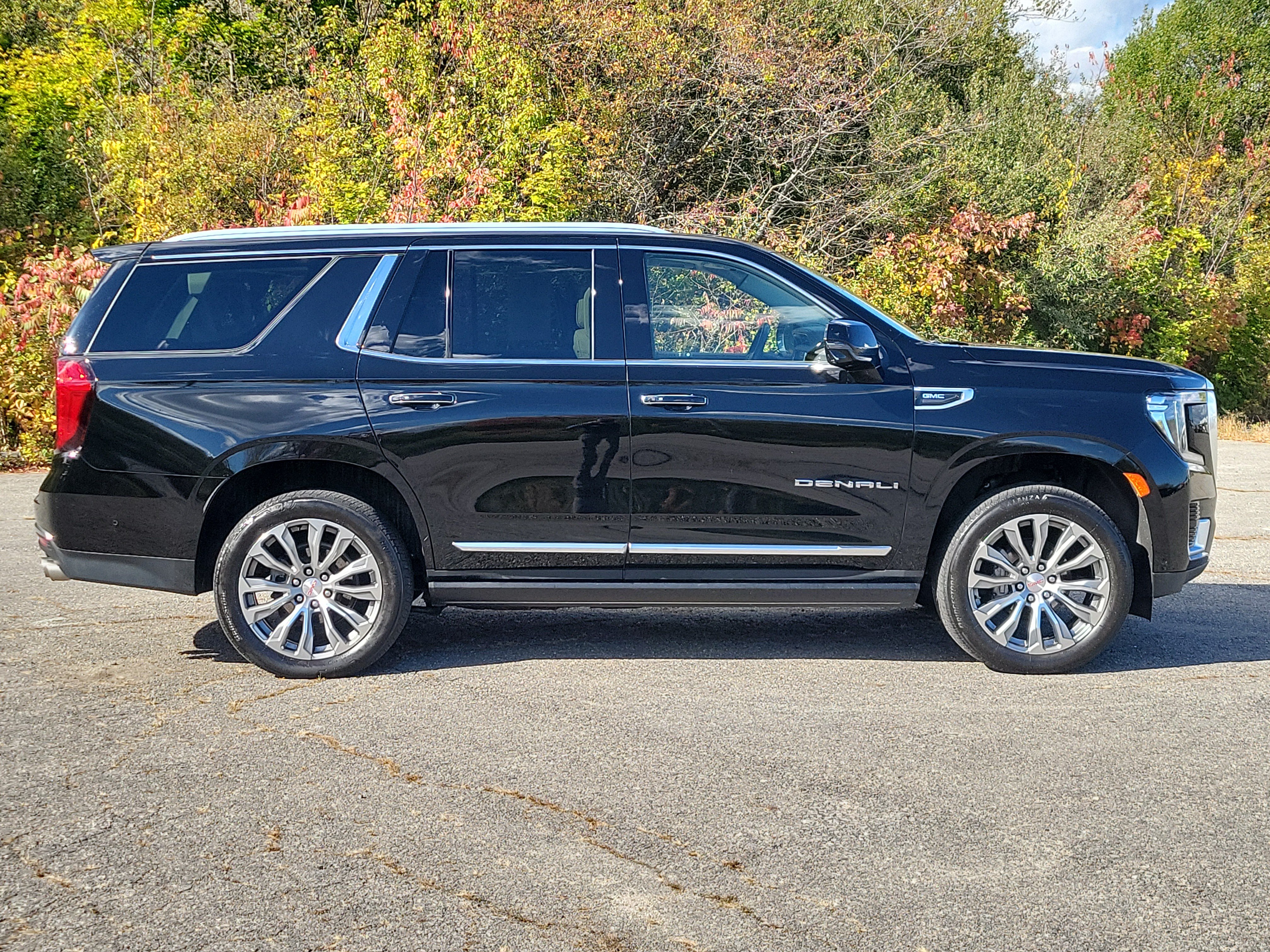 Used 2023 GMC Yukon Denali AWD/4WD image 4