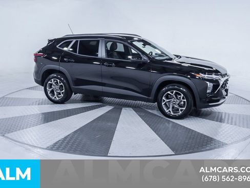 Used 2025 Chevrolet Trax LT FWD image 13
