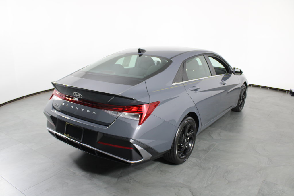 Certified 2026 Hyundai Elantra SEL Sport Premium FWD image 4