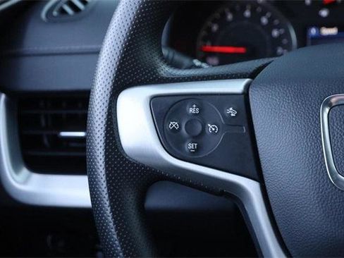 Used 2024 GMC Terrain SLE image 11