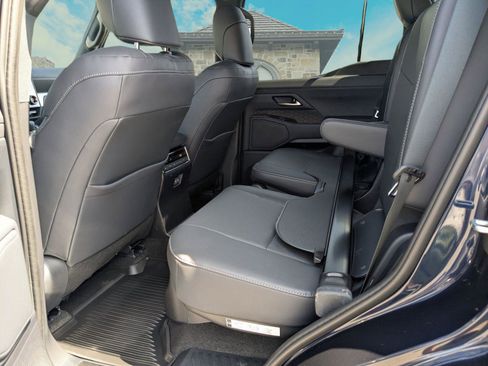 Certified 2025 Lexus GX 550 w/ Accessory Package (2T) image 16