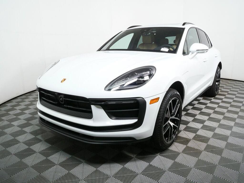 Certified 2026 Porsche Macan AWD/4WD image 1