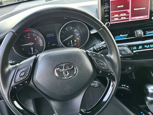 Used 2019 Toyota C-HR XLE image 17