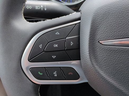 Used 2022 Chrysler Pacifica Limited image 26