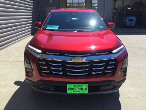 New 2026 Chevrolet Equinox LT w/ Convenience Package II AWD/4WD image 3