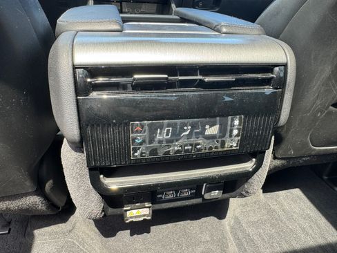 Used 2025 Jeep Wagoneer Series III w/ Premium Group I AWD/4WD image 27