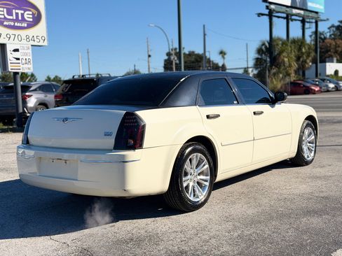 Used 2005 Chrysler 300 Touring image 5