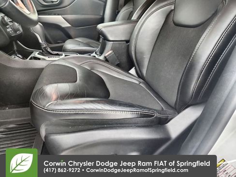 Certified 2018 Jeep Cherokee Latitude Plus image 19