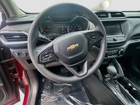 Used 2022 Chevrolet TrailBlazer LT w/ Confidence II Package FWD image 11