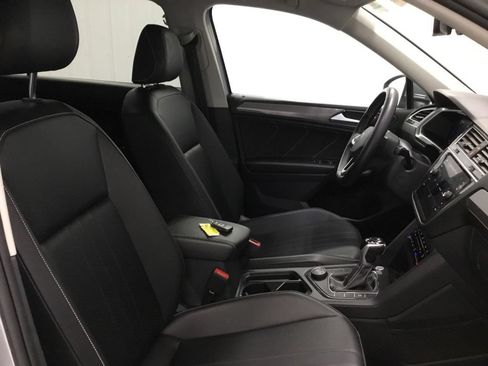 Used 2023 Volkswagen Tiguan SE AWD/4WD image 40