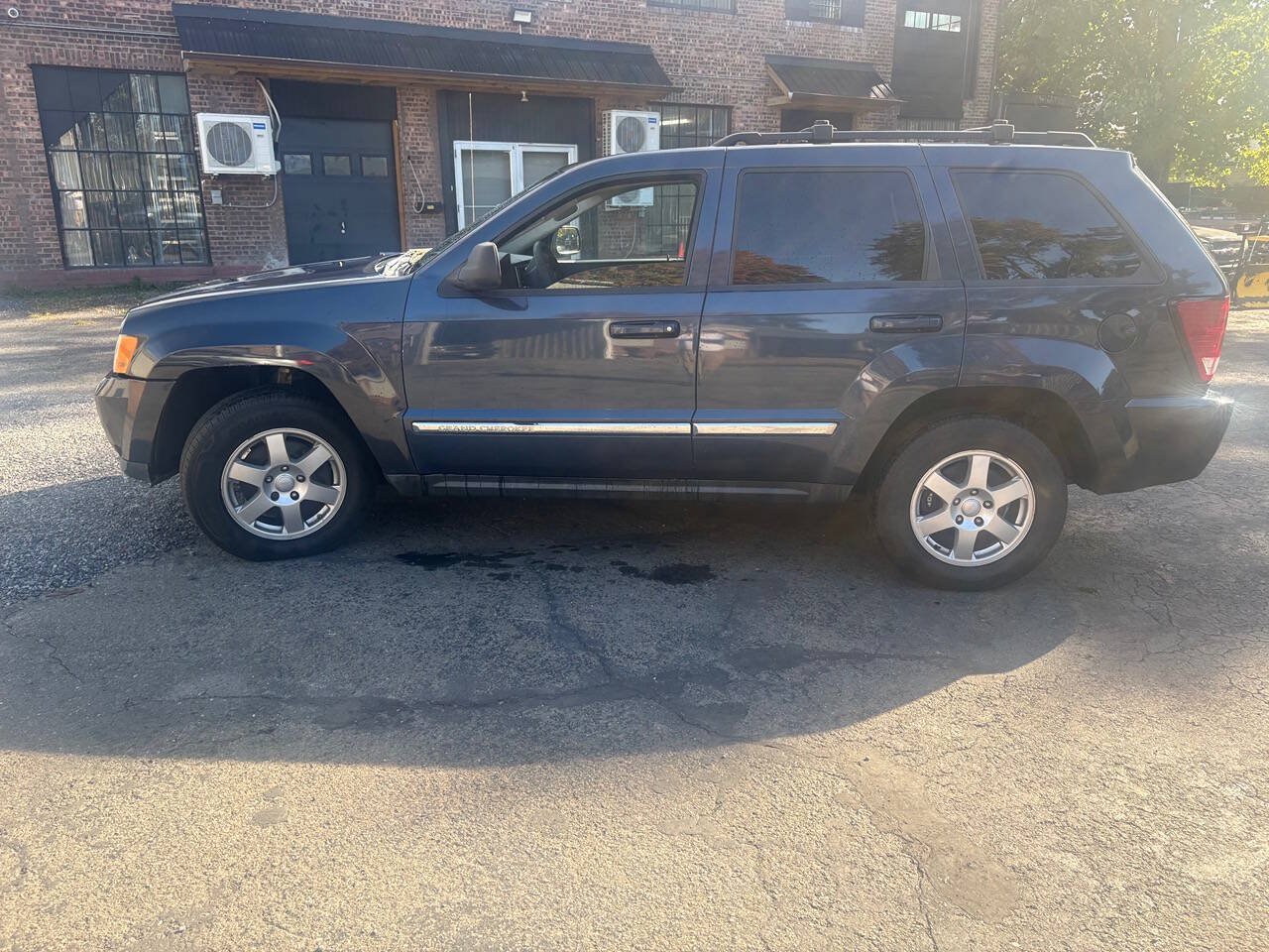Used 2010 Jeep Grand Cherokee Laredo AWD/4WD image 8