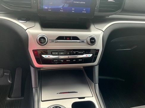 Used 2022 Ford Explorer XLT image 31
