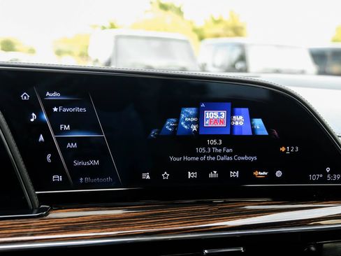 Used 2024 Cadillac Escalade Premium Luxury w/ Performance Package AWD/4WD image 39