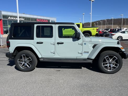 Used 2024 Jeep Wrangler Unlimited w/ Convenience Group image 2