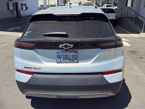 Used 2023 Chevrolet Bolt EUV LT w/ Convenience Package FWD image 4
