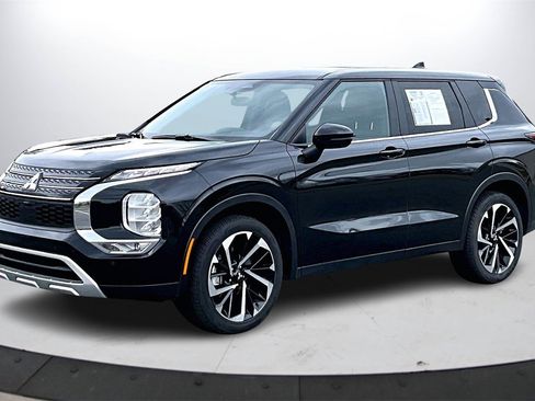 Used 2024 Mitsubishi Outlander SE image 4