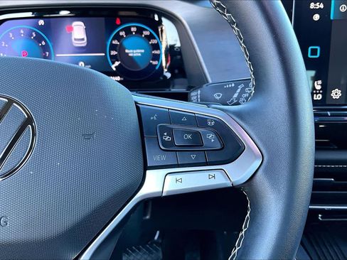 Used 2025 Volkswagen Atlas Cross Sport SE image 24