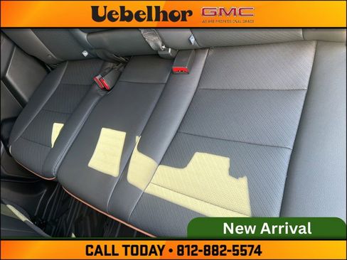Used 2024 GMC Canyon AT4 w/ AT4 Premium Package AWD/4WD image 18