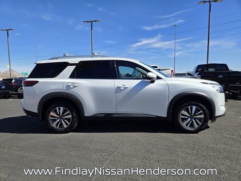 Used 2025 Nissan Pathfinder SL image 7