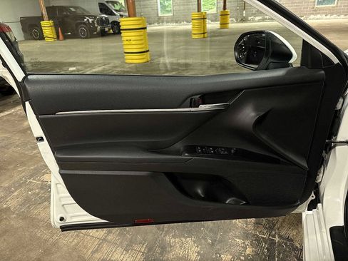 Used 2020 Toyota Camry SE w/ Sunroof Package FWD image 30
